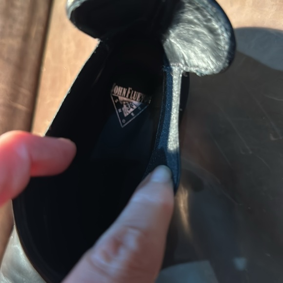 Dark Gothic dress boots with a pointed toe and sculptural heal.by FLUEVOG - Picture 3 of 8